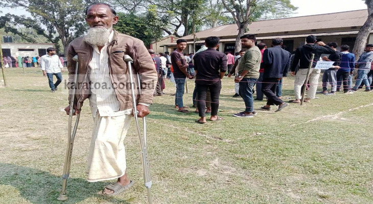 ‘হামরা বগড়ার মানুষ, তাই বগড়ার ছোলোক ভোট দিবার আচ্চি’