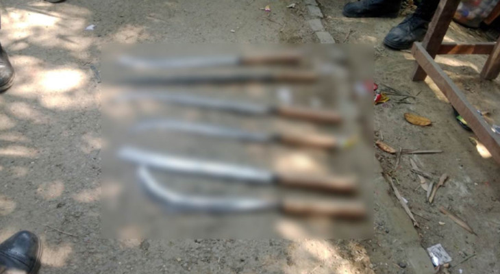 বগুড়ার শিবগঞ্জে ভোটকেন্দ্রে অনুপ্রবেশ, দেশীয় অস্ত্র উদ্ধার, আটক ৪