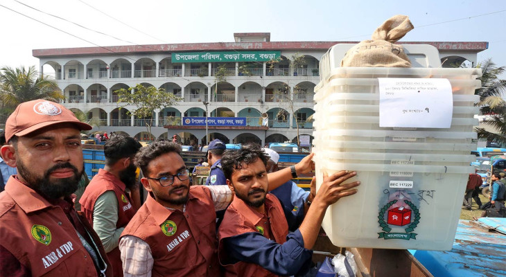 বগুড়ার ৭টি আসনের ৯৮৩টি কেন্দ্রে ব্যালটবক্স, সীলসহ নির্বাচনি সামগ্রী পৌছে গেছে