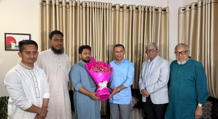 নাহিদ ইসলামের বাসায় সৌজন্য সাক্ষাৎ করতে তারেক রহমান