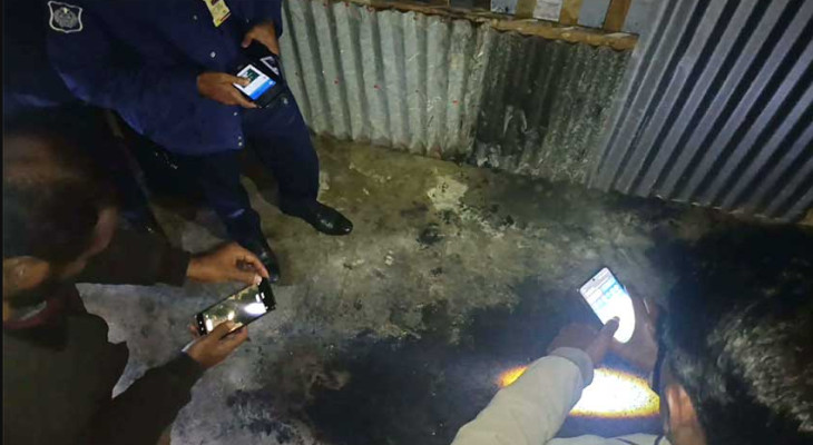 ভোটকেন্দ্রে আগুন লাগানোর চেষ্টা দুর্বৃত্তদের