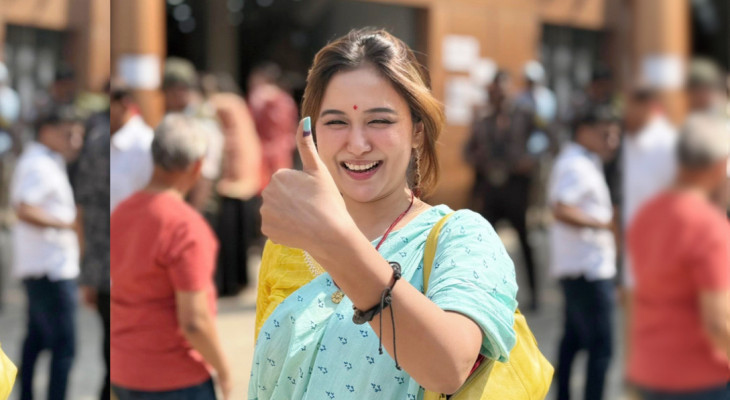 ভোট দিয়ে উচ্ছ্বসিত অভিনেত্রী চমক