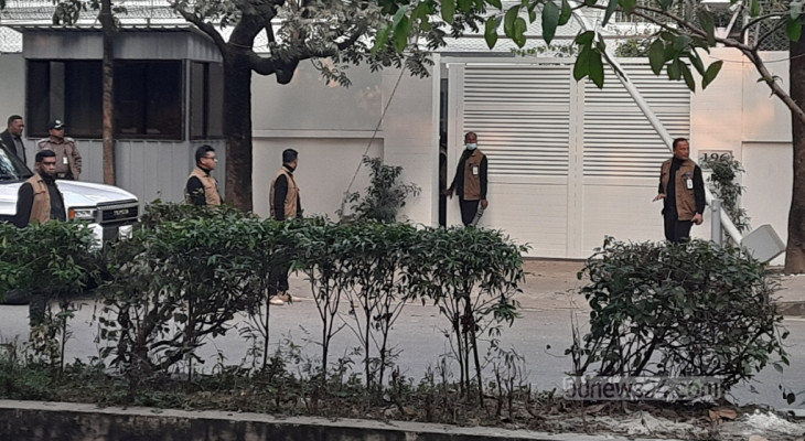 গুলশানে প্রধানমন্ত্রীর বাসার সামনে থেকে ৬ ‘ভিক্ষুককে’ ধরে থানায় নিল পুলিশ