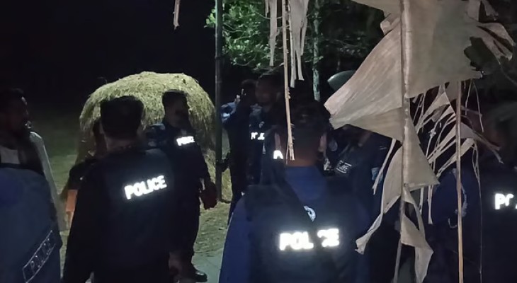 মাদারীপুরে রাতে টর্চলাইট জ্বালিয়ে দুপক্ষের সংঘর্ষ, অর্ধশতাধিক হাতবোমা বিস্ফোরণ