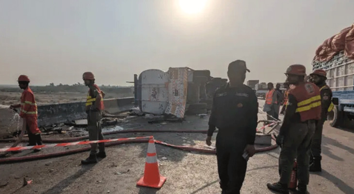 পাকিস্তানে সড়ক দুর্ঘটনায় নিহত ১১