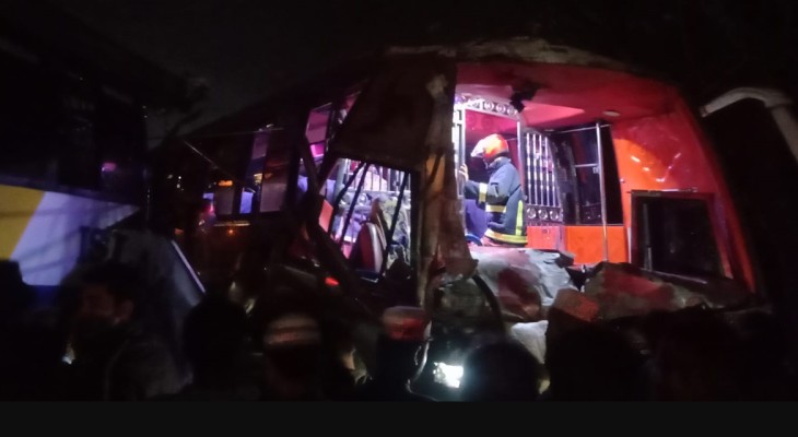 বরিশালে দুই বাসের মুখোমুখি সংঘর্ষে চালক নিহত, আহত ২০