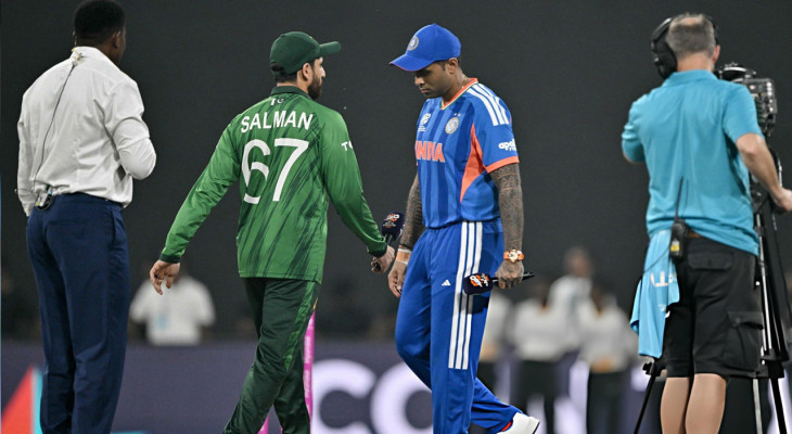 টস জিতে ভারতকে ব্যাটিংয়ের আমন্ত্রণ পাকিস্তানের, হাত মেলান নি কেউই