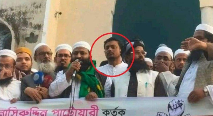 নাসীরুদ্দীন পাটওয়ারীর বিরুদ্ধে বিক্ষোভ, উপস্থিত তিনি নিজেই