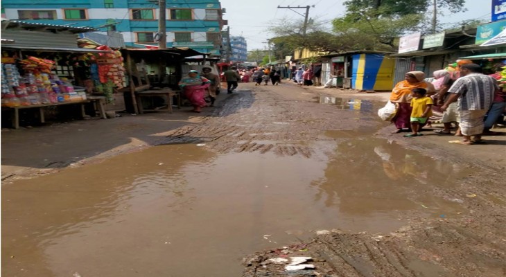 গাইবান্ধার সাঘাটার বোনারপাড়া বাজারের সড়ক বৃষ্টি হলেই কাদা-পানিতে একাকার
