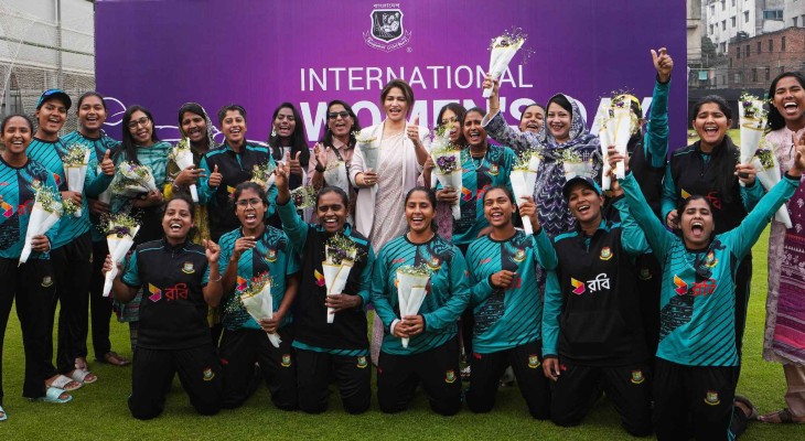 নারী দিবসে জ্যোতিদের ফুলেল শুভেচ্ছা জানাল বিসিবি