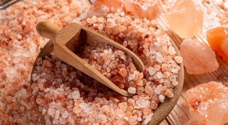 উপকারি পিঙ্ক সল্ট বেশি খেলে যেসব ক্ষতি