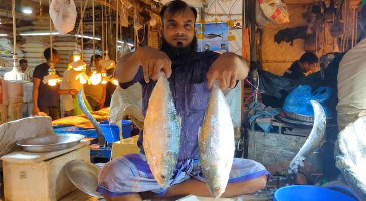 পহেলা বৈশাখ ঘিরে বগুড়ায় চড়া ইলিশের বাজারে ক্রেতা কম
