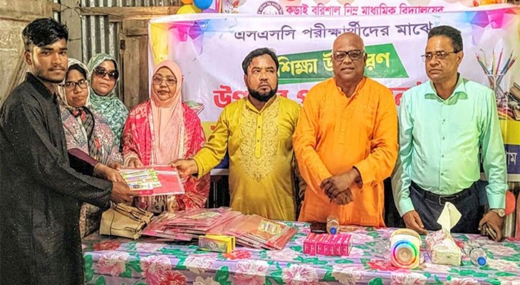 ব্রহ্মপুত্রের চরে এমপিওহীন অবস্থায় এসএসসি স্বপ্নে লড়ছে কড়াই বরিশালের শিক্ষার্থীরা