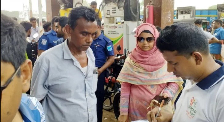বৈধ কাগজপত্র ছাড়া তেল নিতে আসা ৮ মোটরসাইকেল চালককে জরিমানা