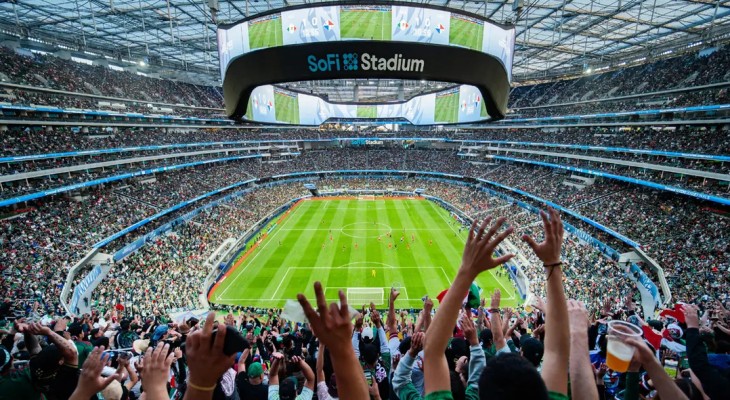 বিশ্বকাপ স্টেডিয়ামে কর্মরত শ্রমিকদের ধর্মঘটের হুমকি