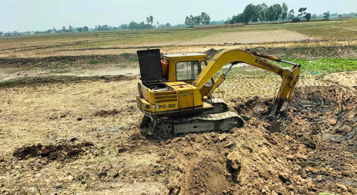 গাইবান্ধার গোবিন্দগঞ্জে অবৈধভাবে মাটি কাটায় লাখ টাকা জরিমানা