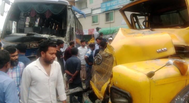 টাঙ্গাইলে বাস-ট্রাক সংঘর্ষে নিহত ২